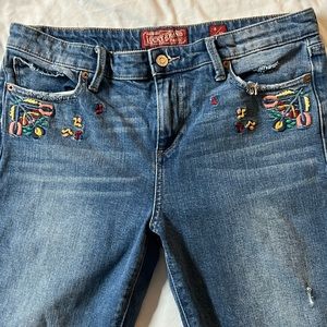 Vintage, embroidered Lucky Brand Ava Skinny jeans size 8/29